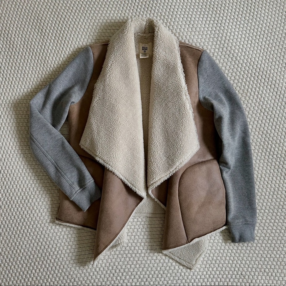 Billabong Taupe Body with Gray Sleeve Sherpa Draped Jacket